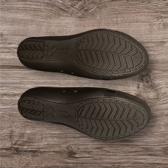 Crocs Women’s Slip-On Flats, Size 8 - Picture 2 of 3